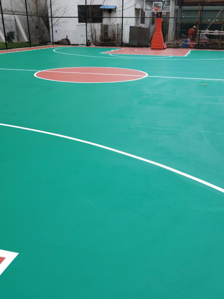 修水 球场长期使用易出现地面开裂